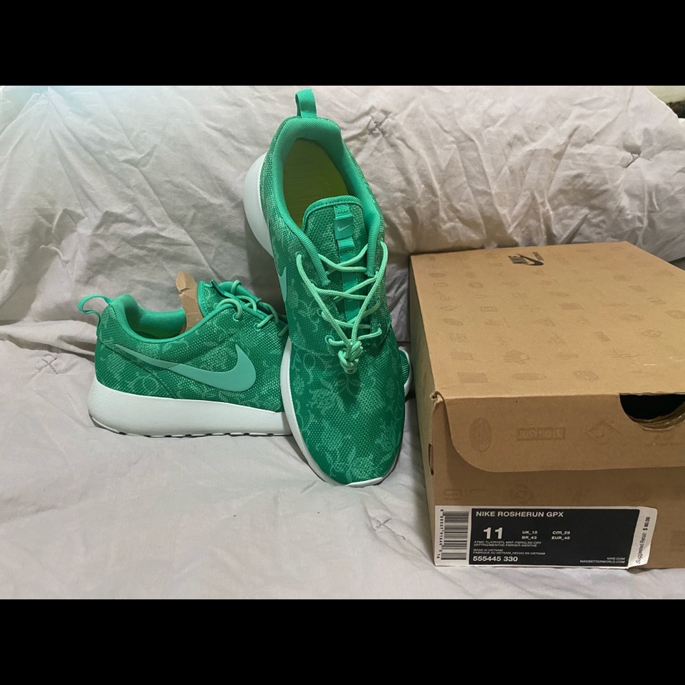 Nike roche run gxp flora pack